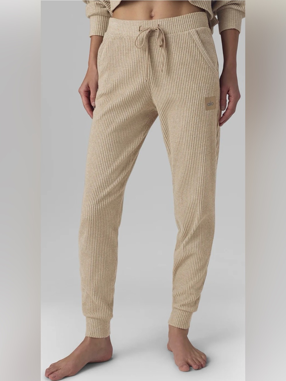 ALO Yoga Muse Sweatpants, size M - Picture 2 of 7